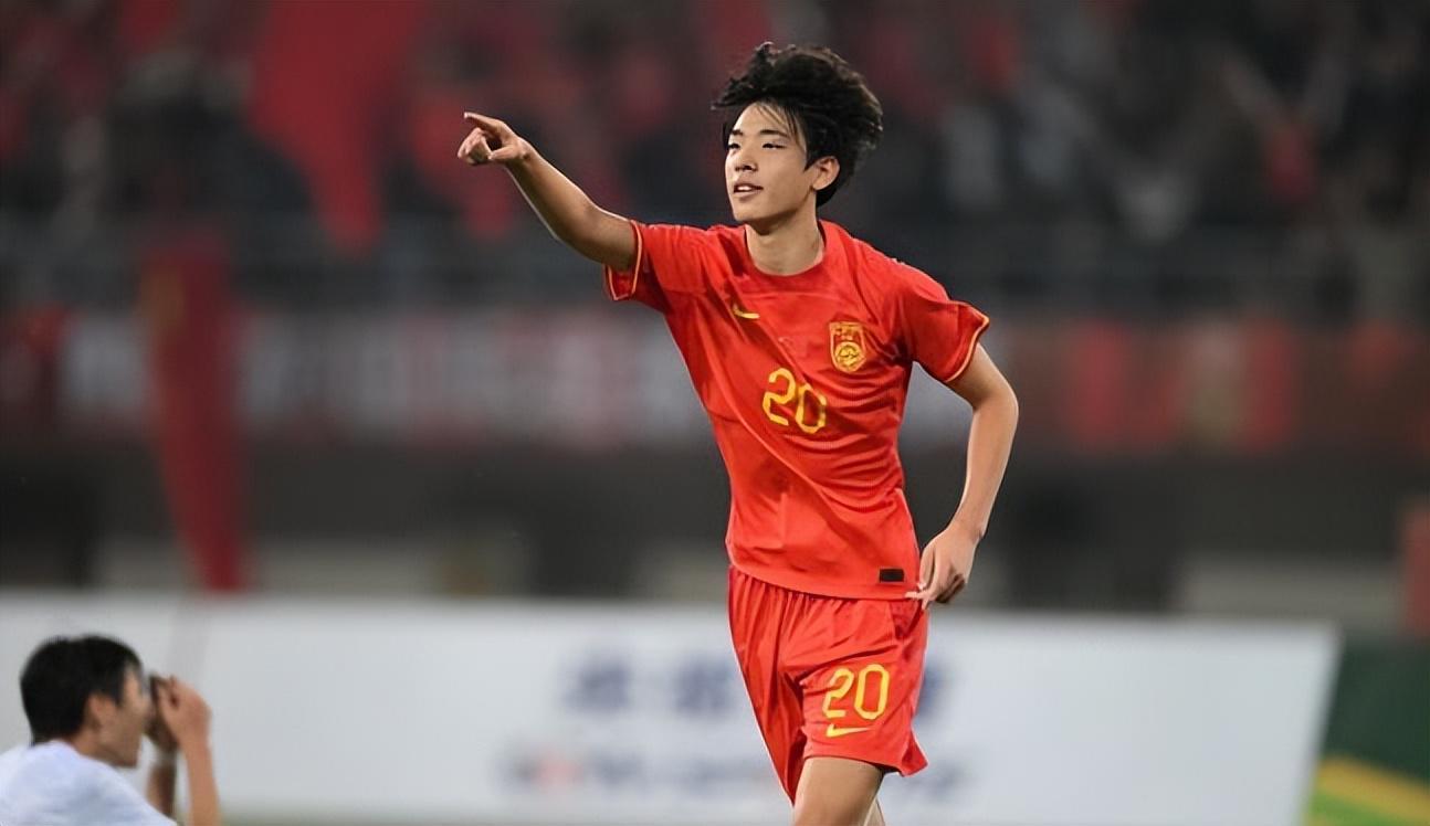 正规平台-30岁的大连英博中锋发文离队，俱乐部当初踢中冠时，他曾是主力